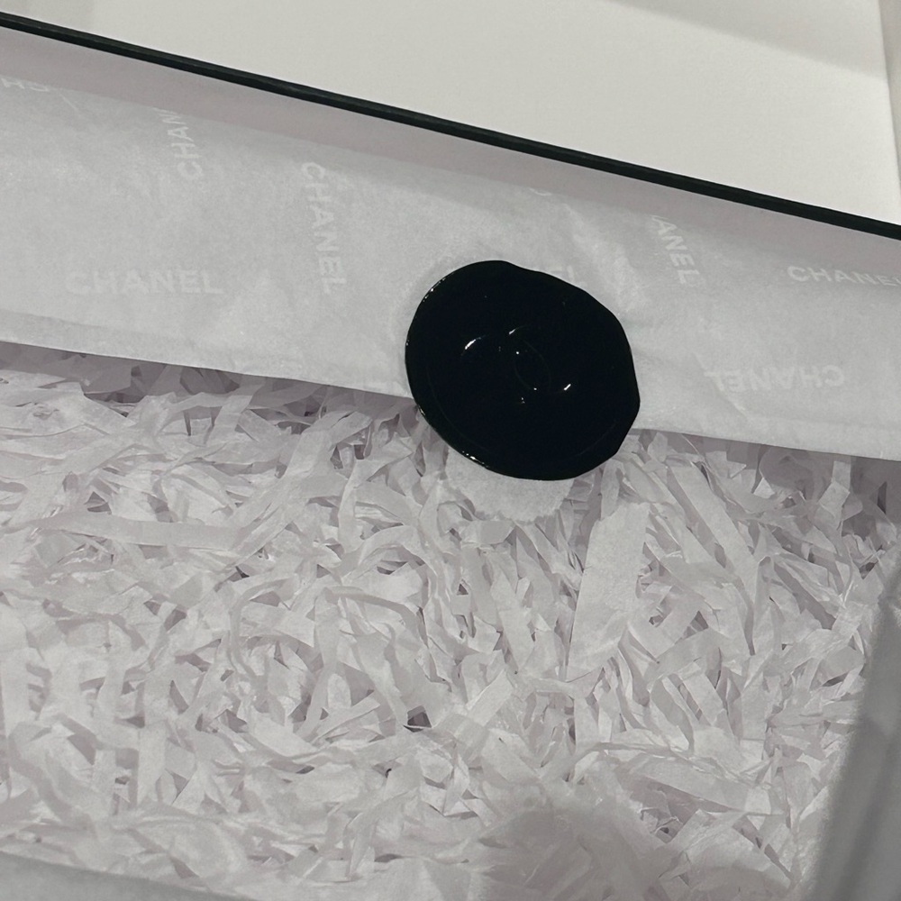 Empty Chanel Box - Picture 13 of 15